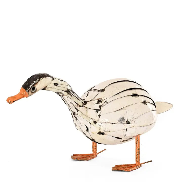 Escultura de metal reciclado de Curious Goose
