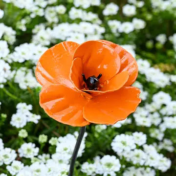 Flores de metal reciclado