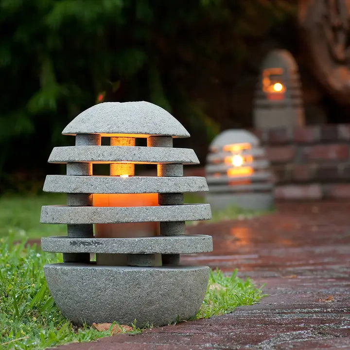 Linterna de vela con pantalla de piedra