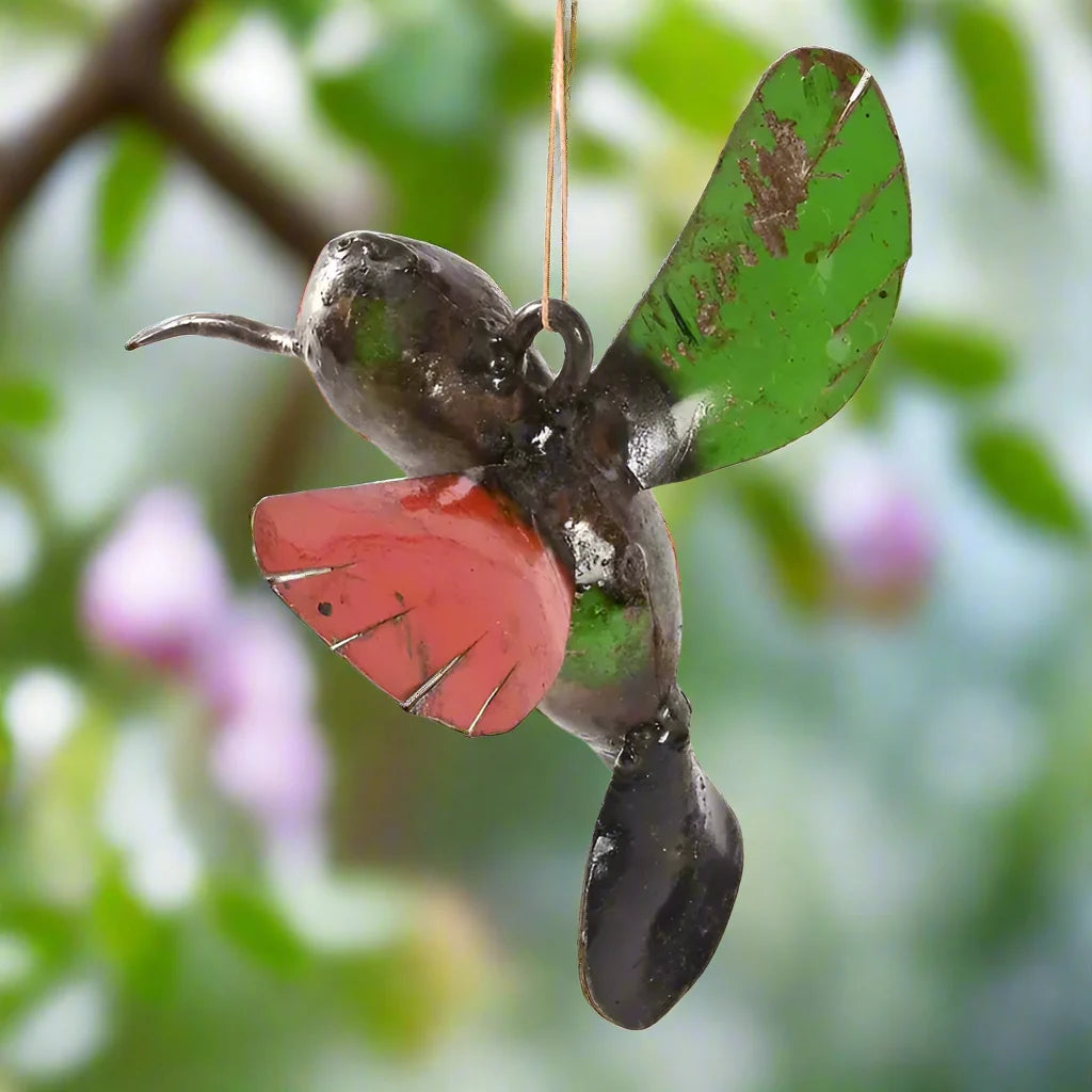 Colibrí de metal reciclado