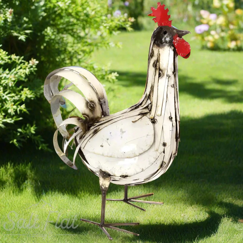 Gallo real de metal reciclado