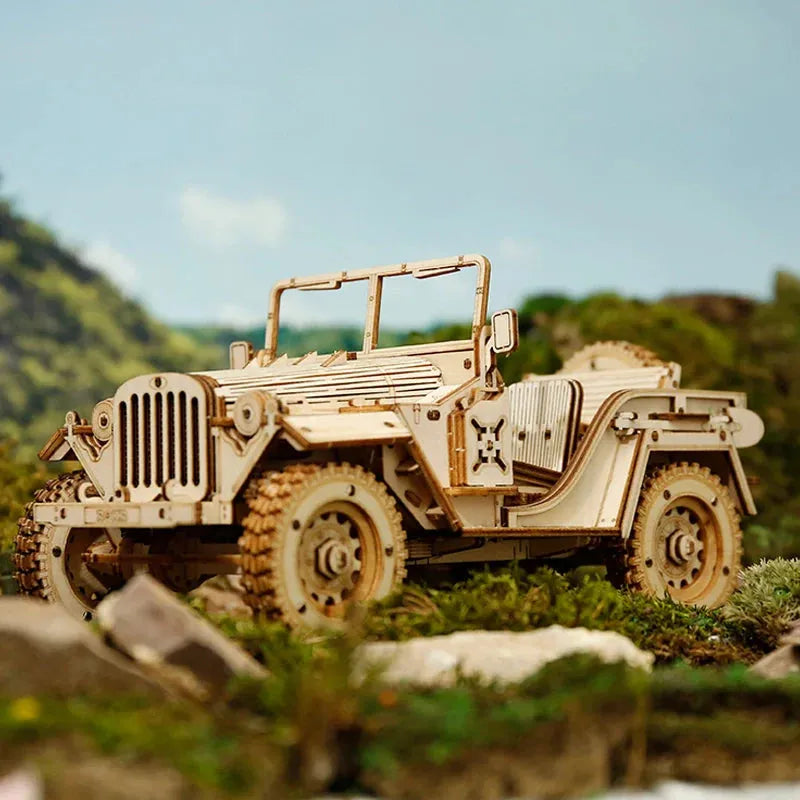 SUV militar de madera cortado con láser en 3D