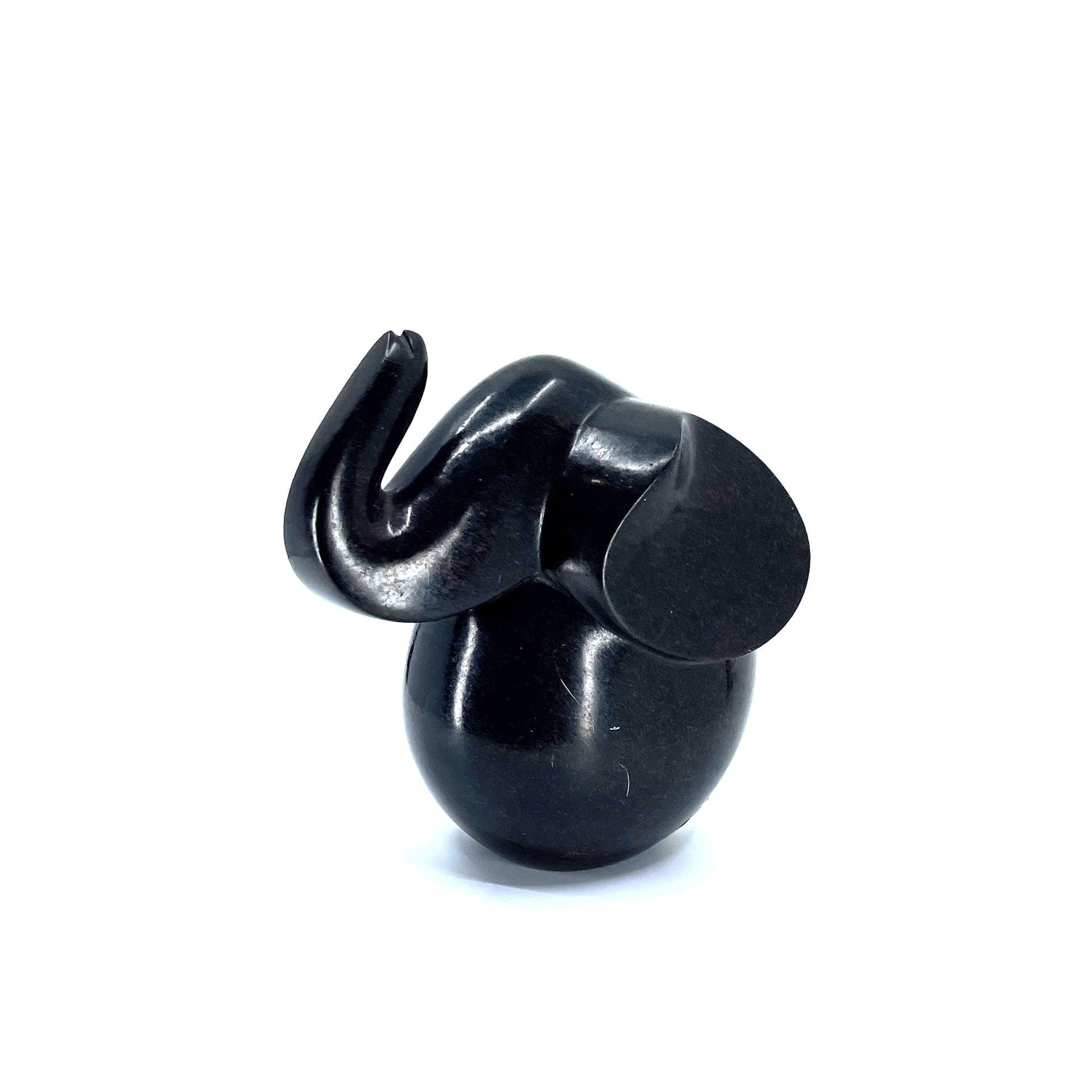Pequeña escultura de elefante de piedra