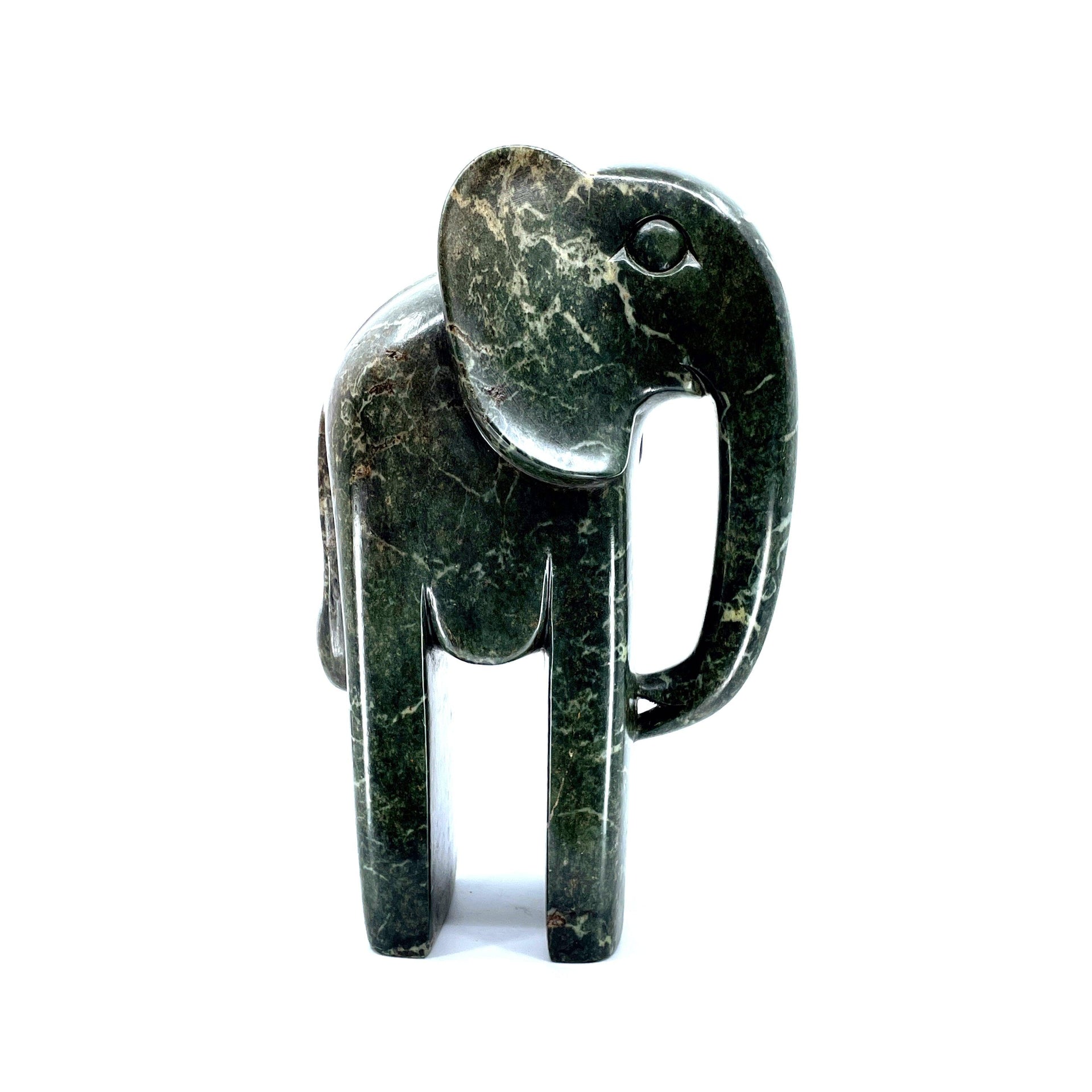 Escultura de elefante de piedra alta