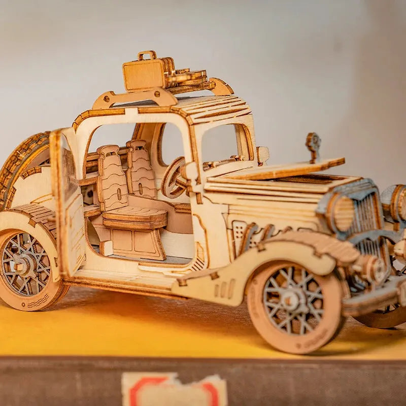Coche clásico de madera cortado con láser en 3D