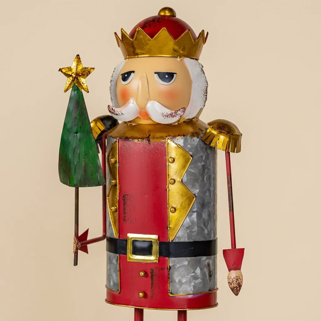 Figuras pequeñas de cascanueces de hierro