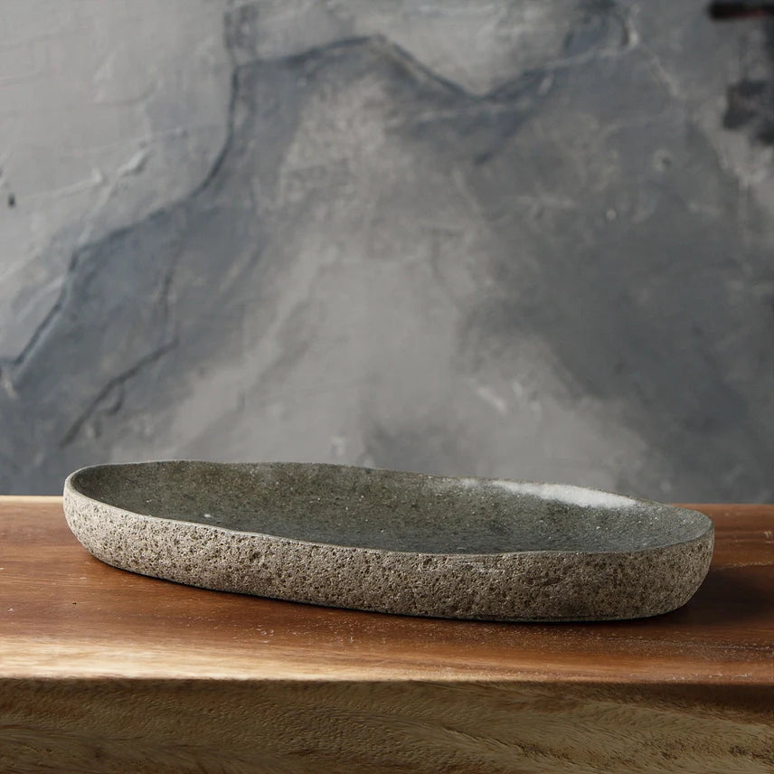 Plato de piedra de río