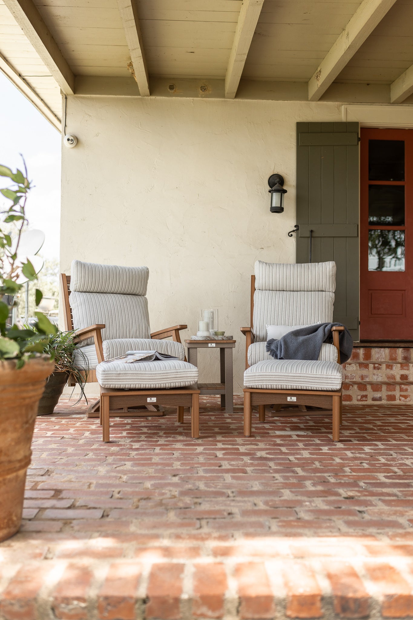 Classic Terrace Swivel Rocker