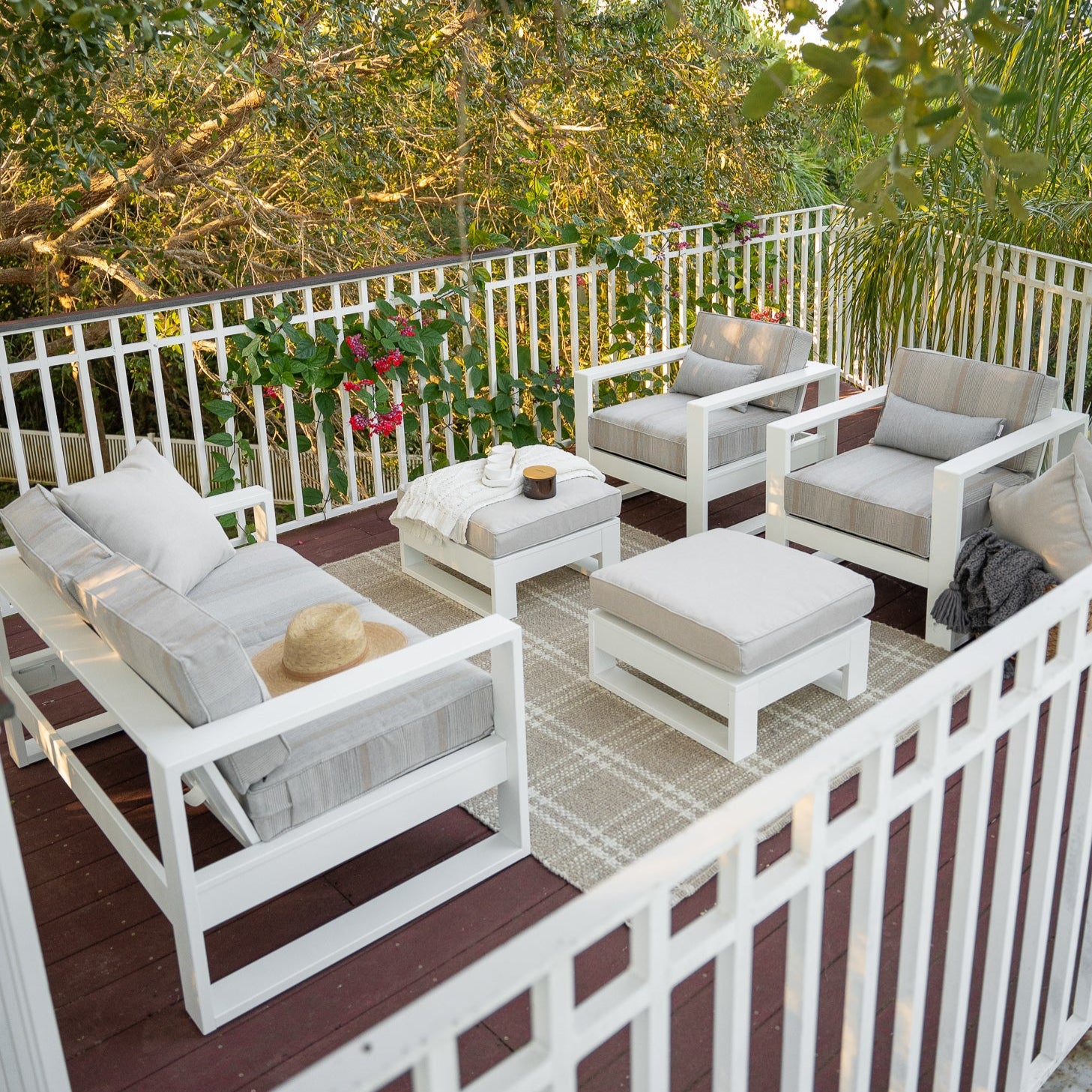 Nordic Loveseat