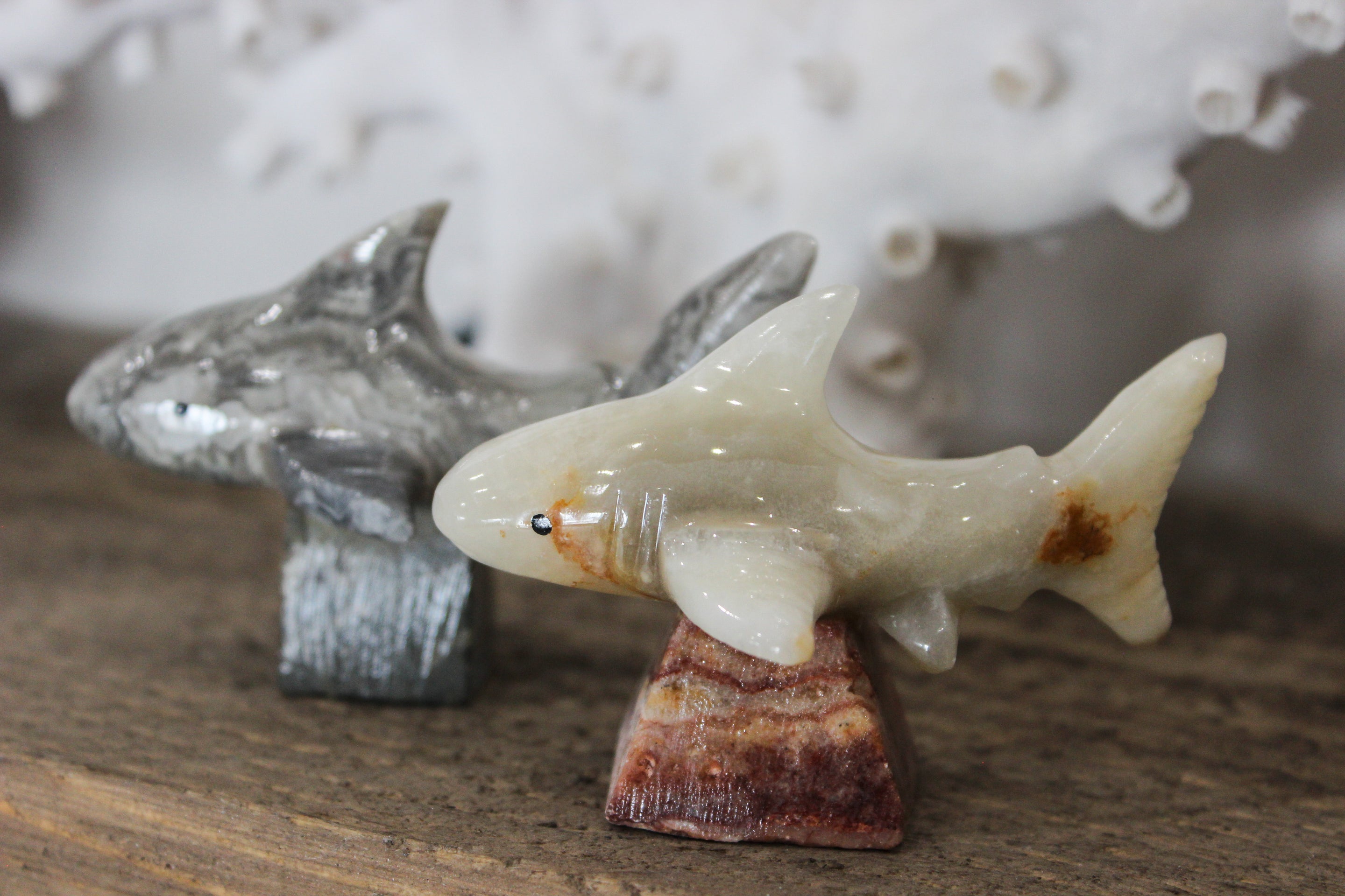 Tiburón de mármol de 2'' con soporte